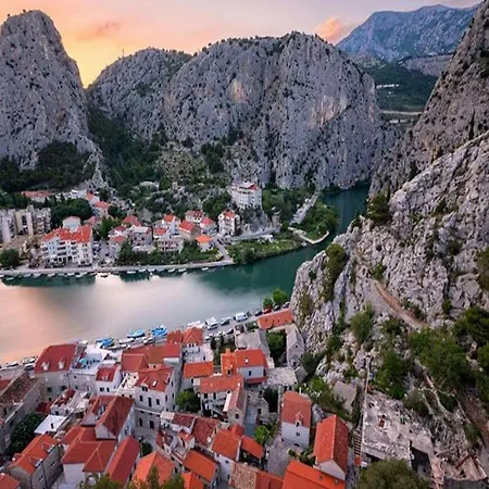 Stipic - Three Bedroom With Terrace Apartamento Omiš