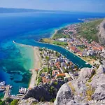 Stipic - Three Bedroom With Terrace Omis