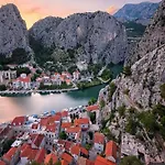 Stipic - Three Bedroom With Terrace Apartment Omis